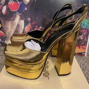 **BRAND NEW ** Gold Croc print and platform heel